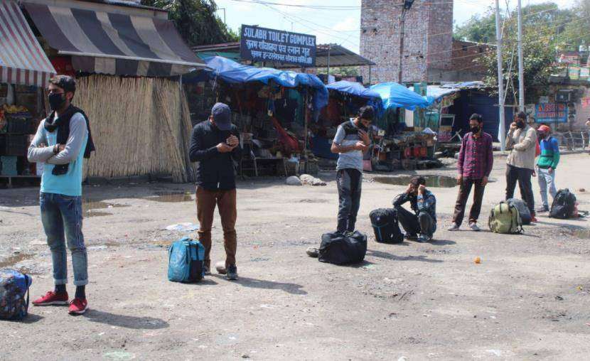 stranded kashmiris