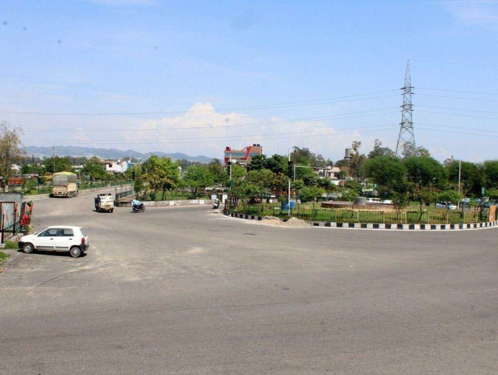 deserted roads of Jammu