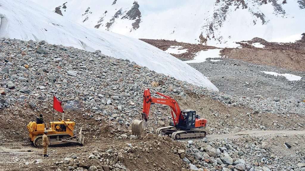 BRO constructs roads in ladakh