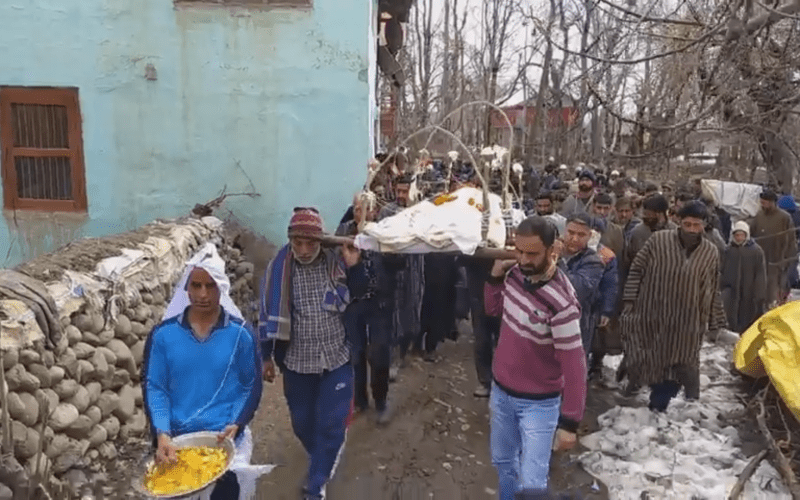 Muslims Perform Last Rites Of 75 Year Old Sikh Man In Kulgam Of Kashmir