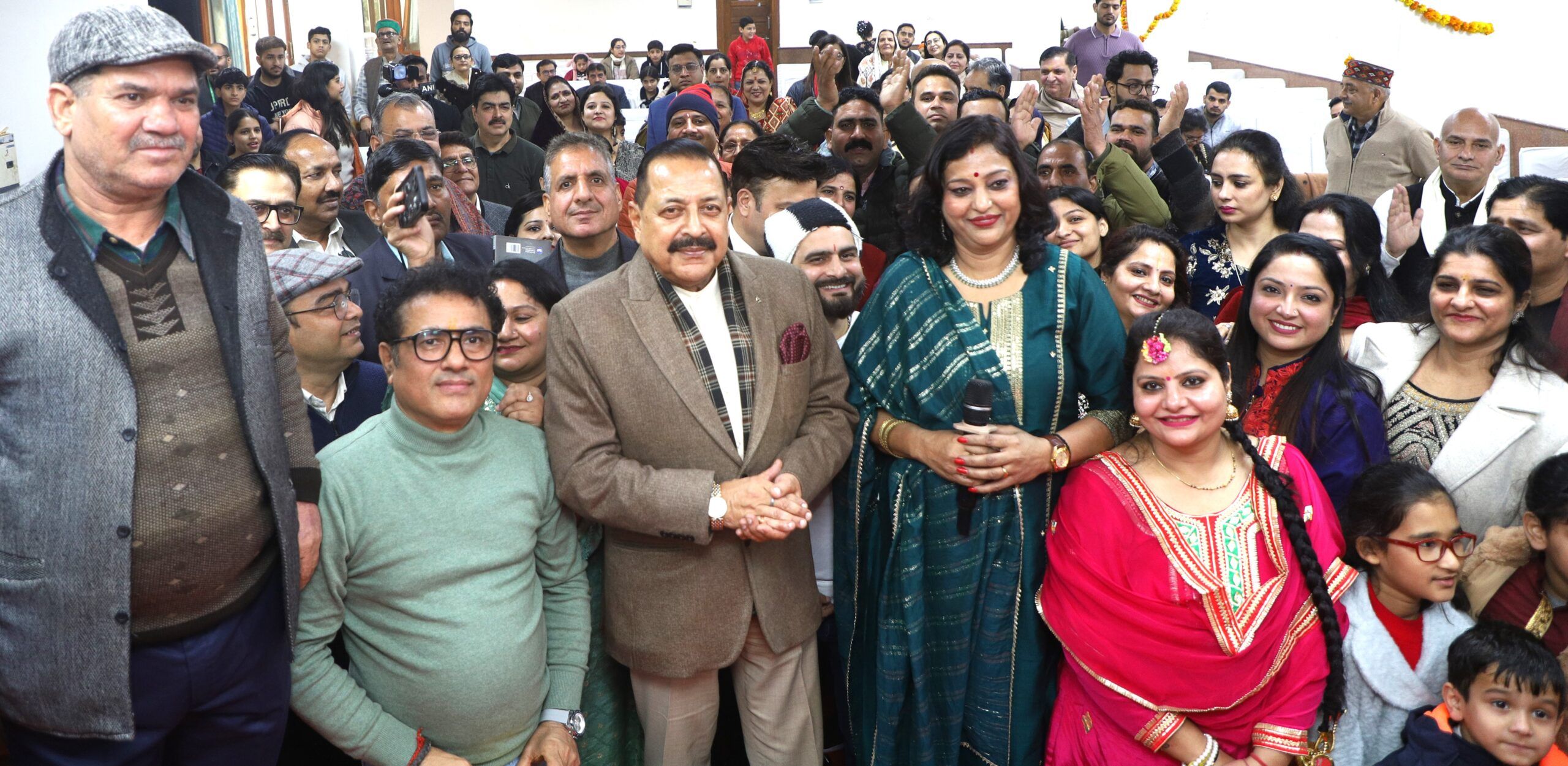 Dr. Jitendra Singh meets Delhi based Dogra families, asks them to synergise traditional Dogra legacy with futuristic vision