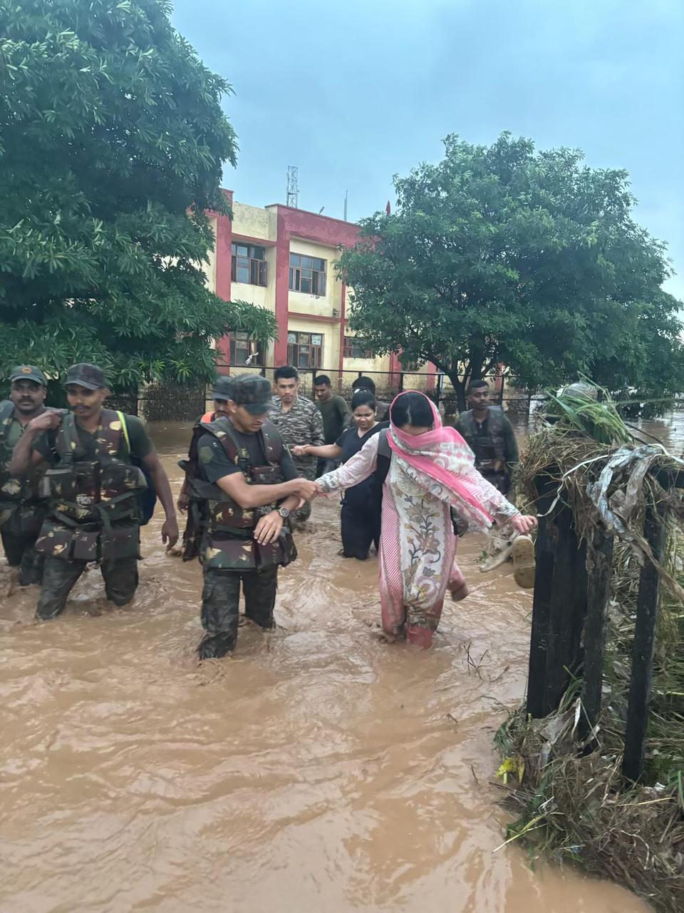 Army troops deployed for rescue Ops at Vaishnodevi landslide hit route, Rescue SKUAST students, civilians, soldiers trapped in flood waters