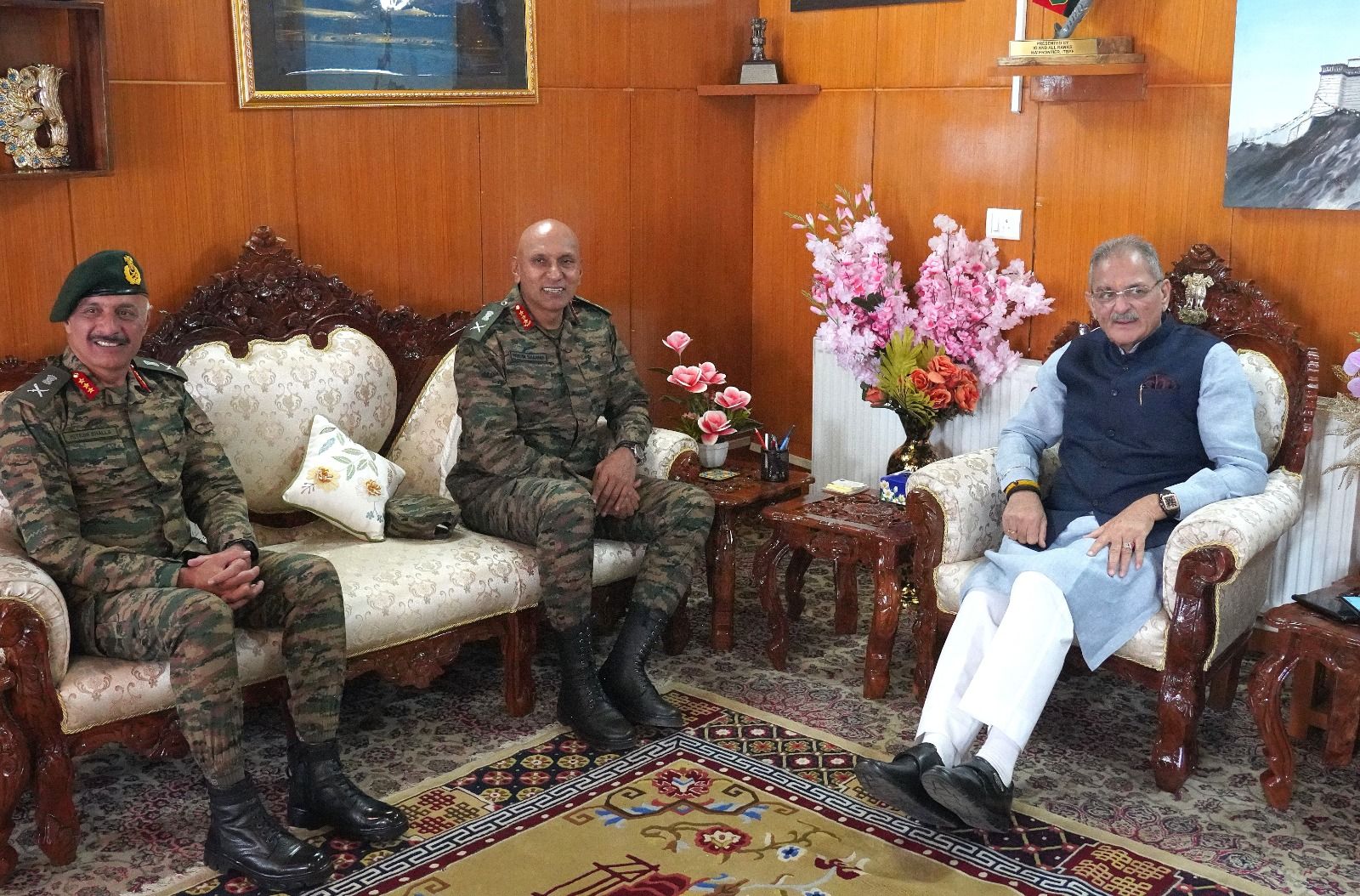 Northern Army commander meets LG Ladakh amid tense situation