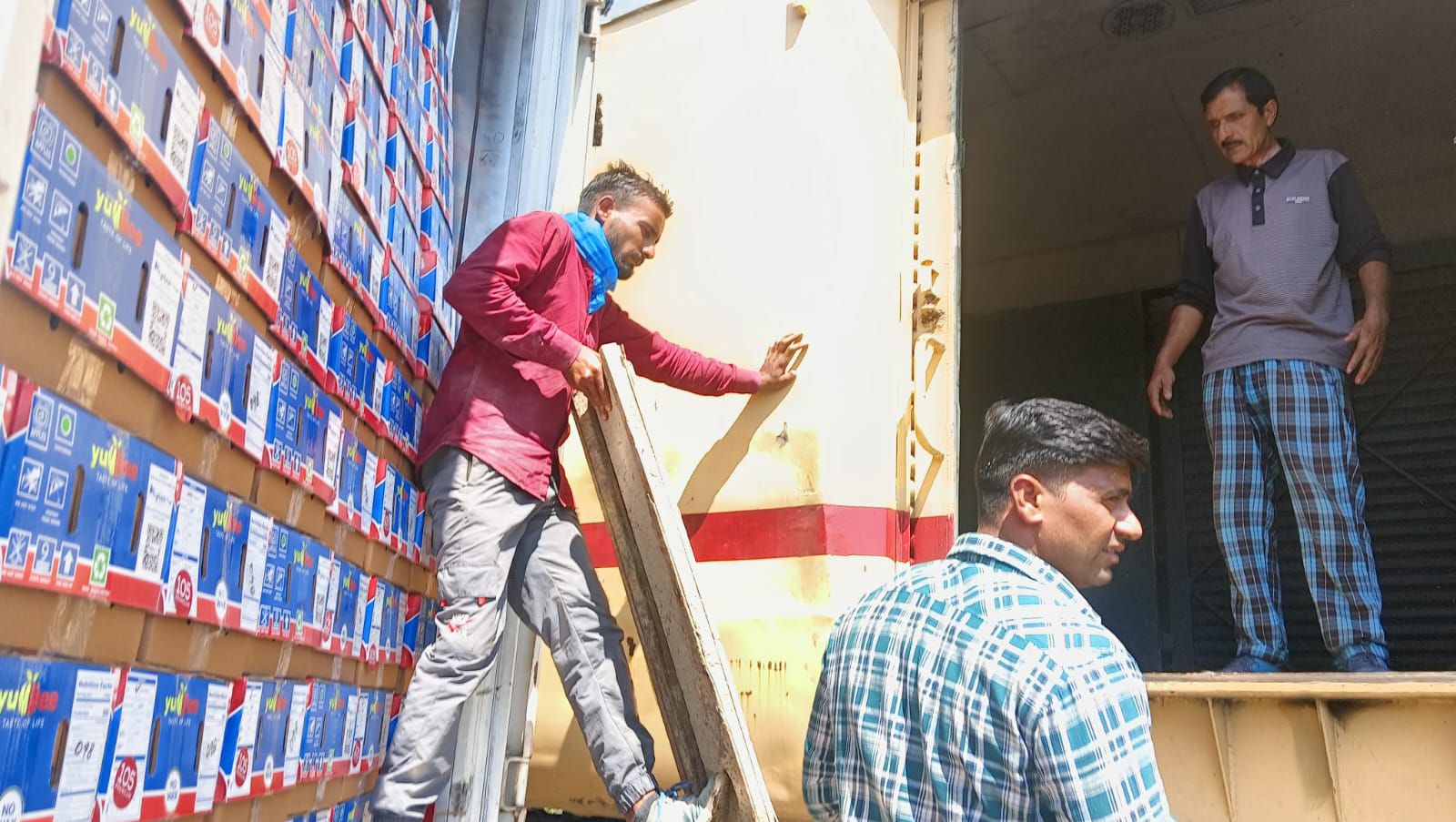 For the first time Kashmiri apple to reach Delhi via trains