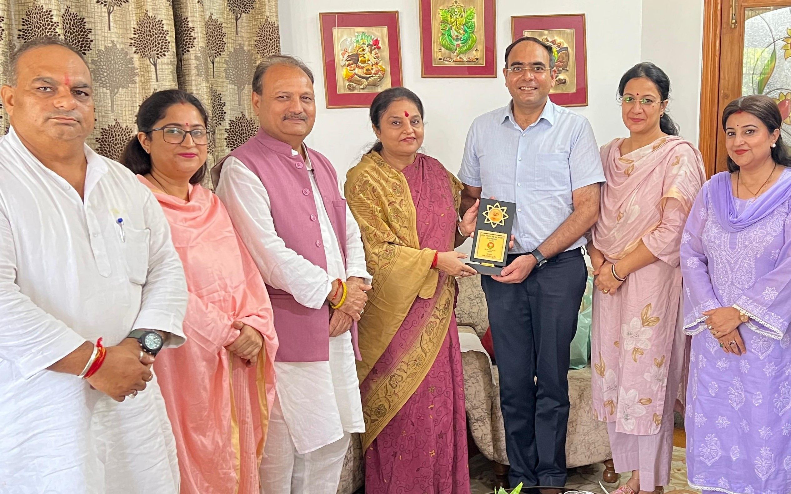Priya Sethi led BJP team felicitates veteran journalist SP Sharma, eminent dental surgeon Dr. Gautam Sharma under ‘Sewa Pakhwada’
