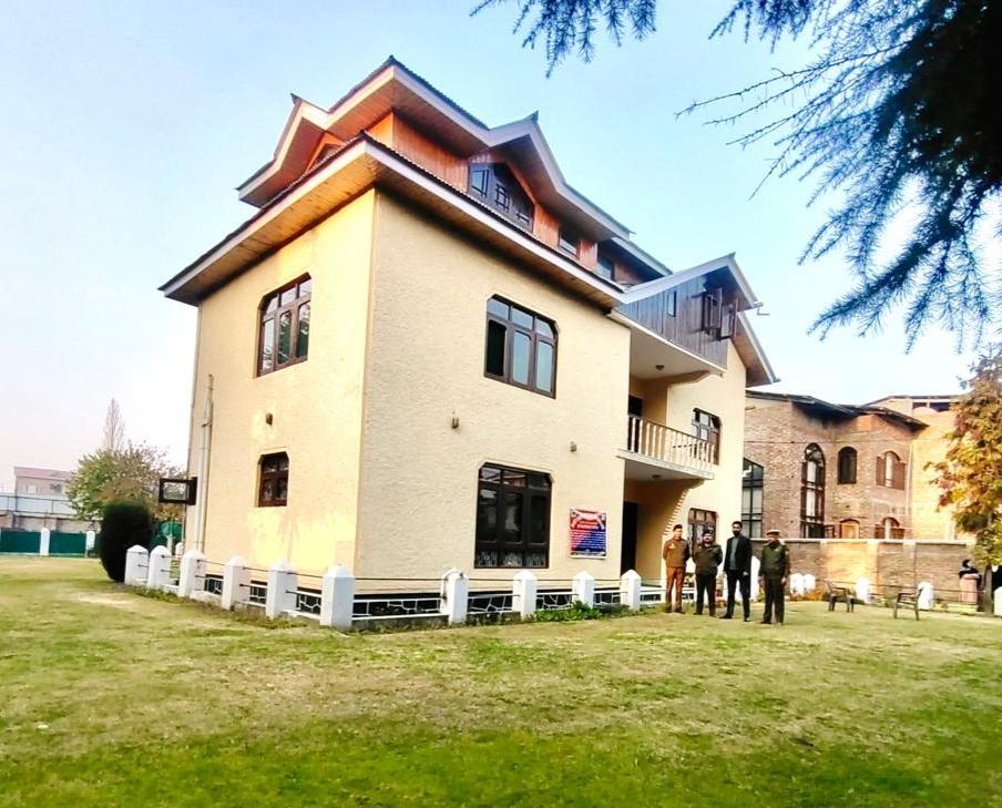 DGP orders attachment of ex-Bar Association chief Mian Qayoom’s Srinagar property under UAPA