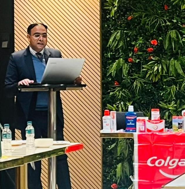 Dr Gautam delivers lecture on management of dental hypersensitivity