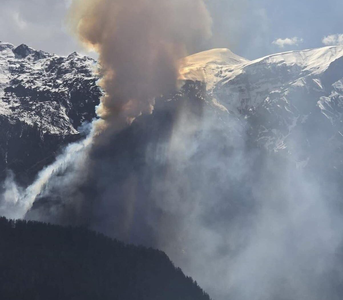 Panic in Padder of Kishtwar after smoke; IAF rules out crash