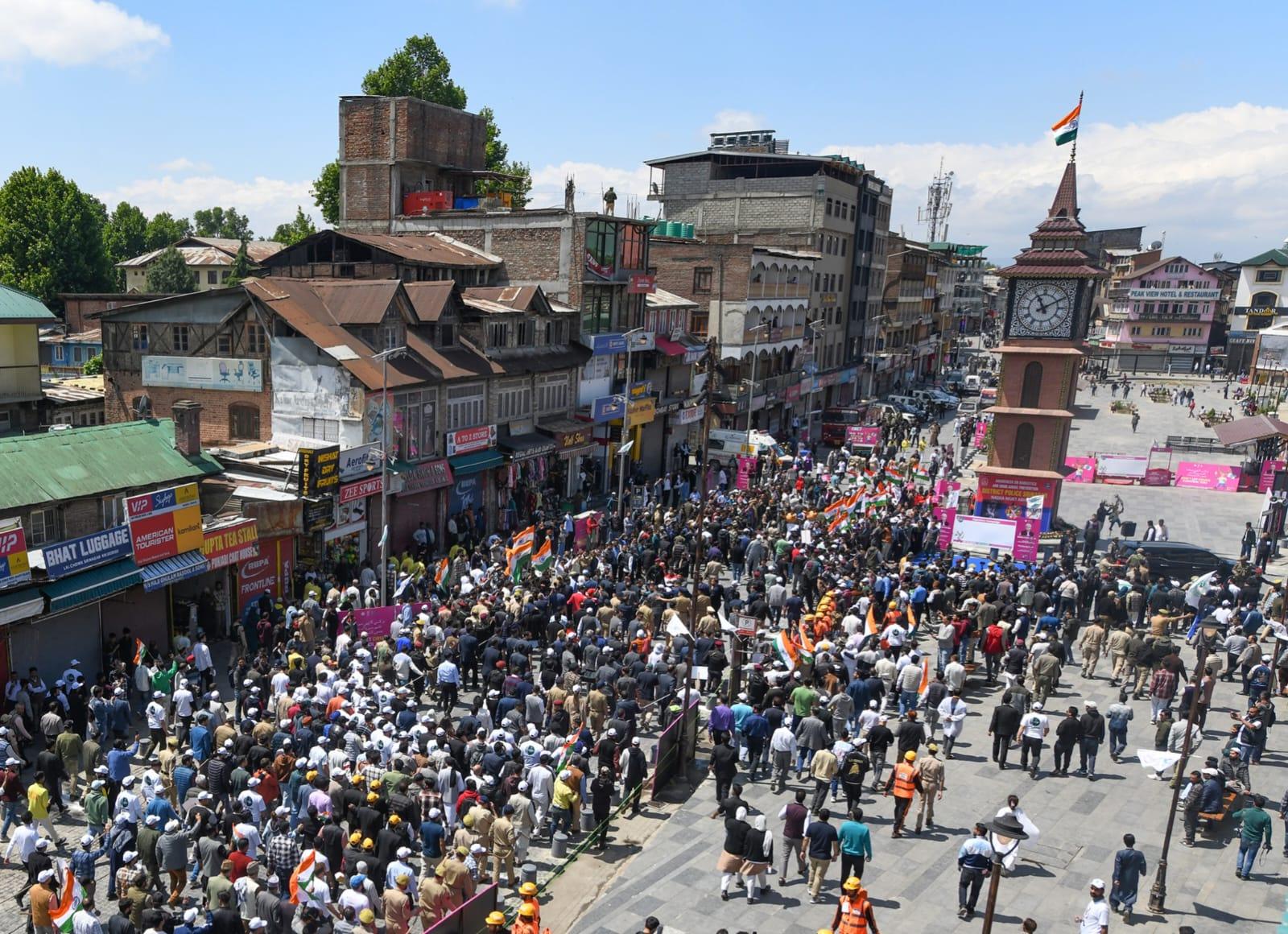 Streets of Srinagar echo anti-drug call as LG Manoj Sinha leads massive padyatra