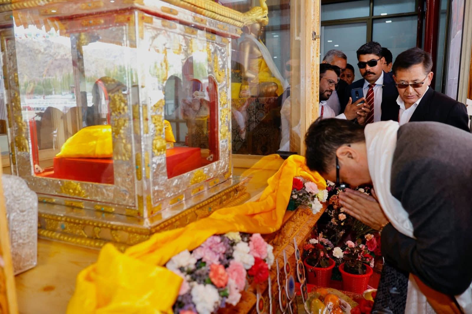 Rijiju, Thiksey Rinpoche pay homage to Buddha Relics