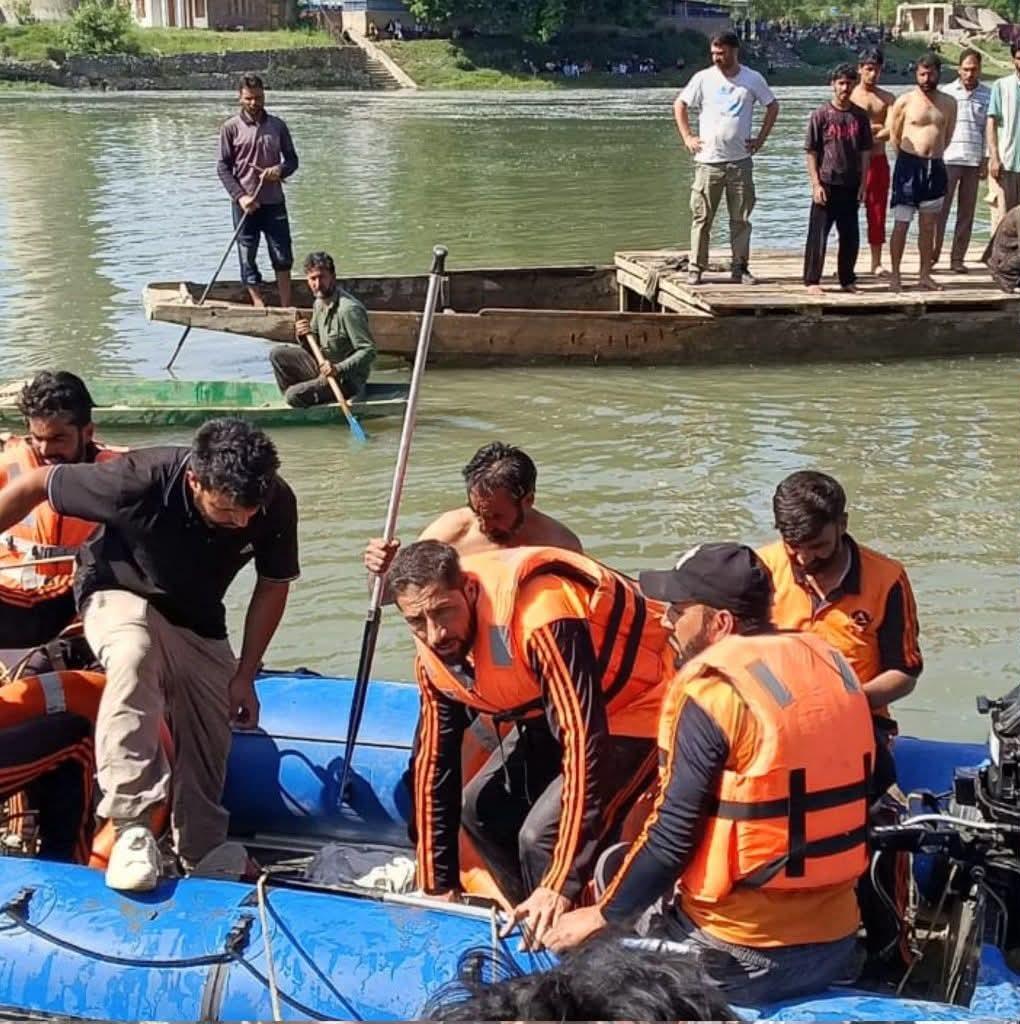 3 youths killed after drowning in Jhelum at Hajin, bodies recovered