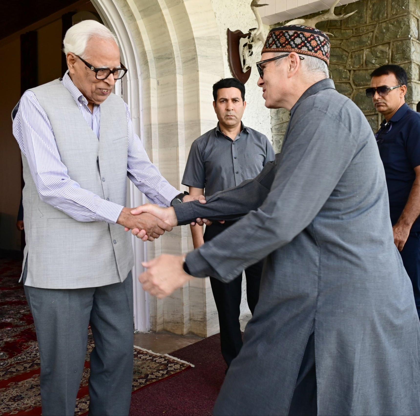 CM Omar Abdullah exchanges views with former Governor NN Vohra