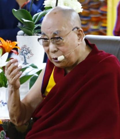 Dalai Lama honours Ladakh’s secretary for improving education system