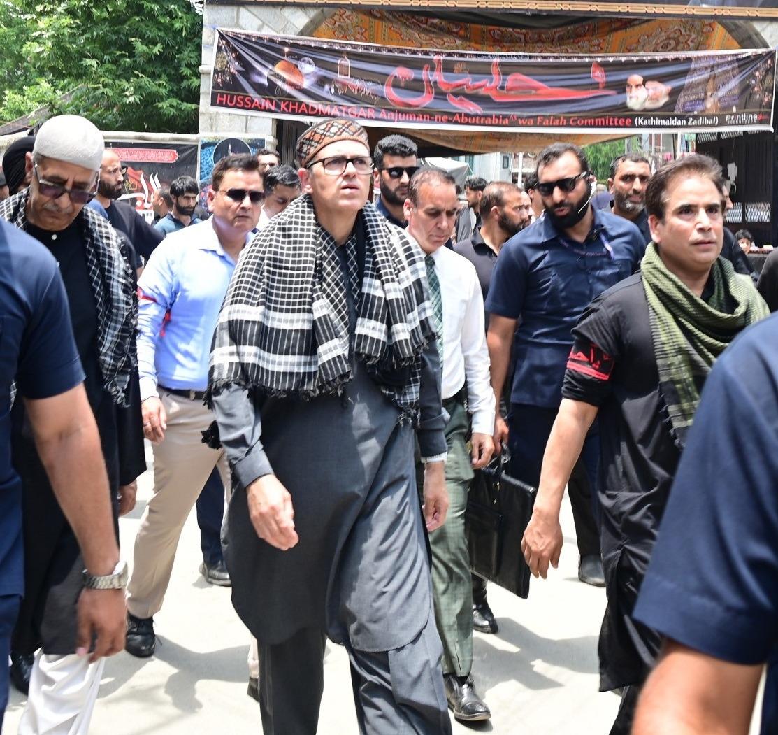 LG, CM join Ashura mourners in Srinagar