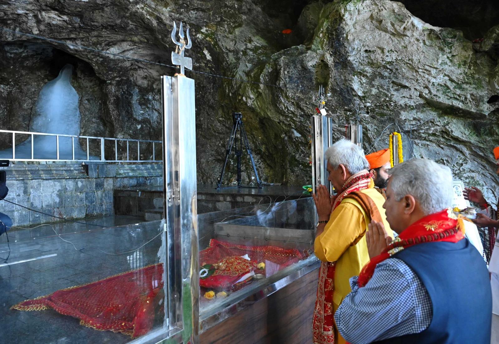 Amarnath Yatra starts with LG Sinha today performing ‘Pratham Puja’ at cave shrine