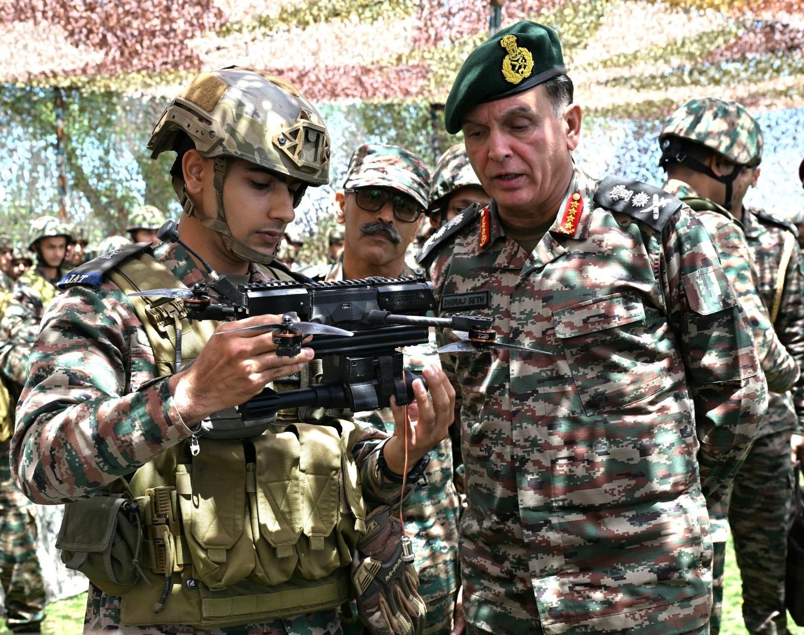 Army Chief visits forward areas; reviews security situation along LoC in Poonch, Rajouri