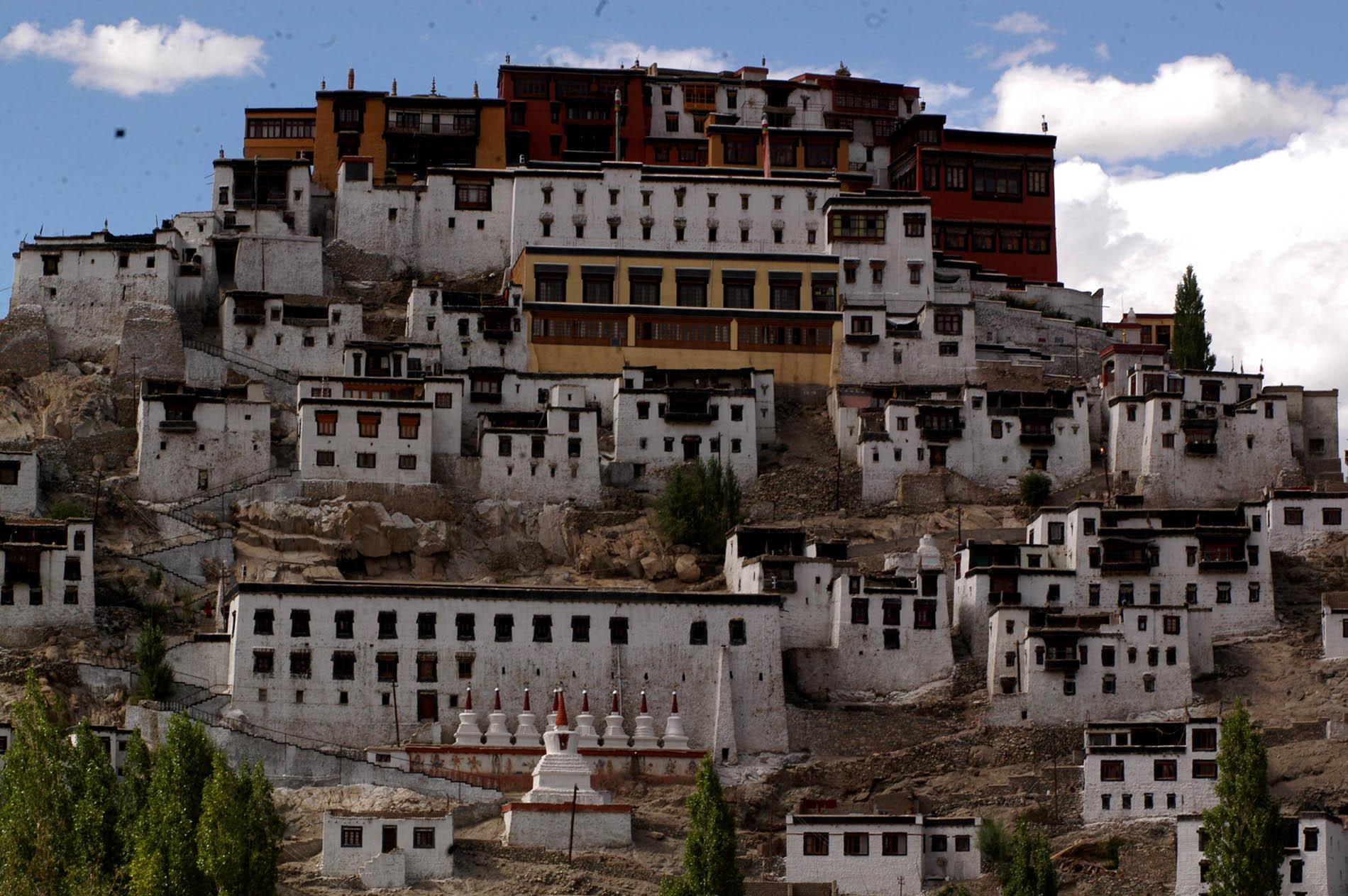 LG Saxena initiates upgradation, beautification of Leh town