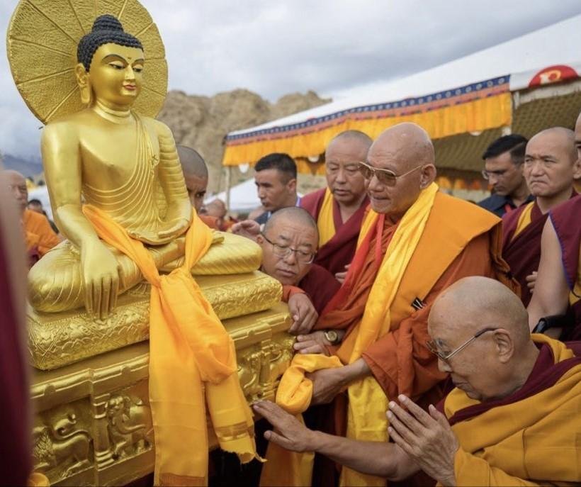 Dalai Lama circumambulates 1,000 Buddhas at Leh’s Mahabodhi Centre, blesses world peace initiative