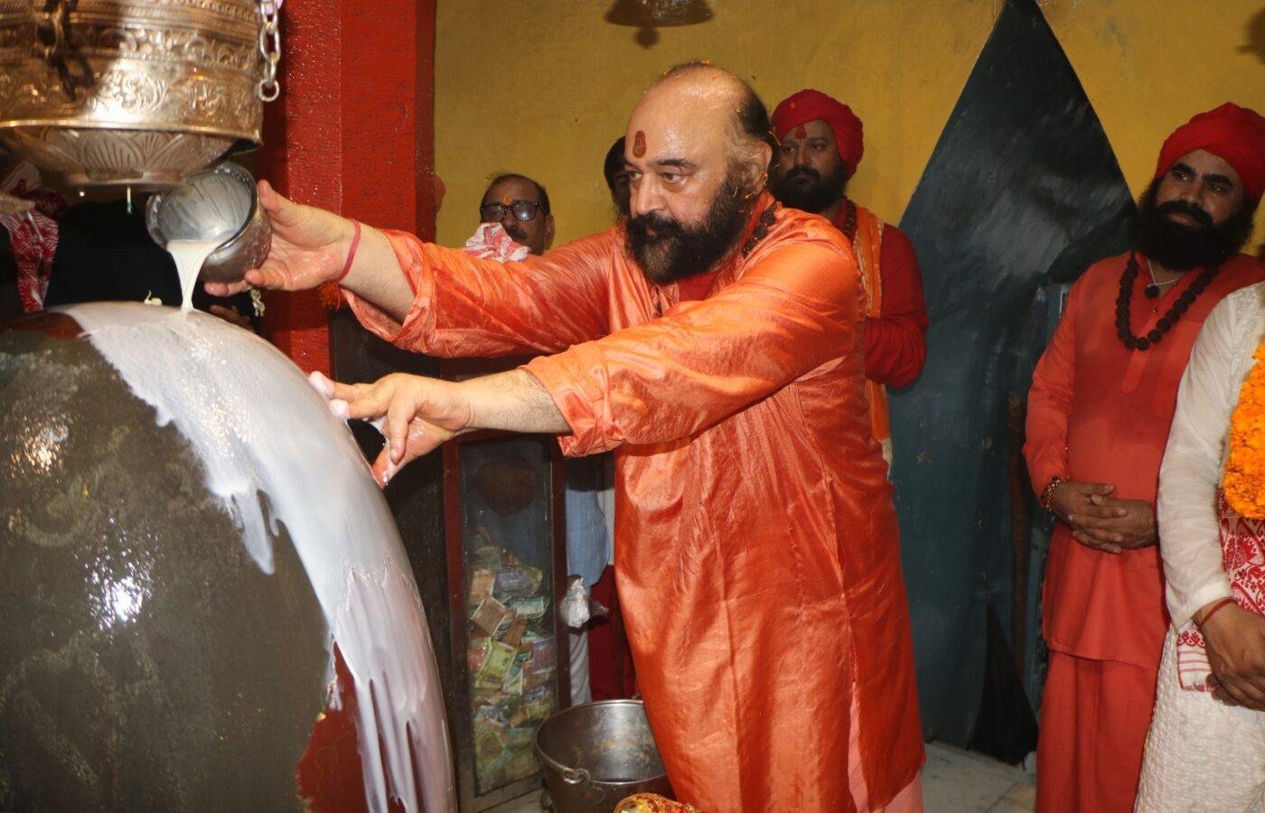 Chhari Mubarak taken to Srinagar’s Shankracharaya temple; prayers offered for peace, prosperity