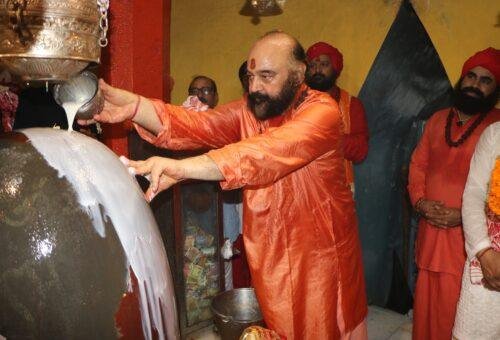 Chhari Mubarak taken to Srinagar’s Shankracharaya temple; prayers offered for peace, prosperity