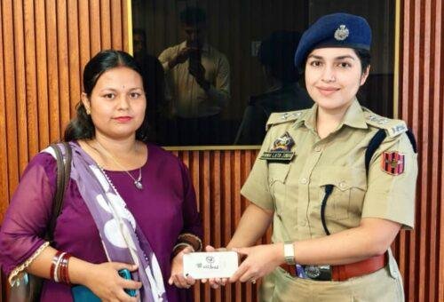 60 lost mobile phones returned to owners by J&K Police