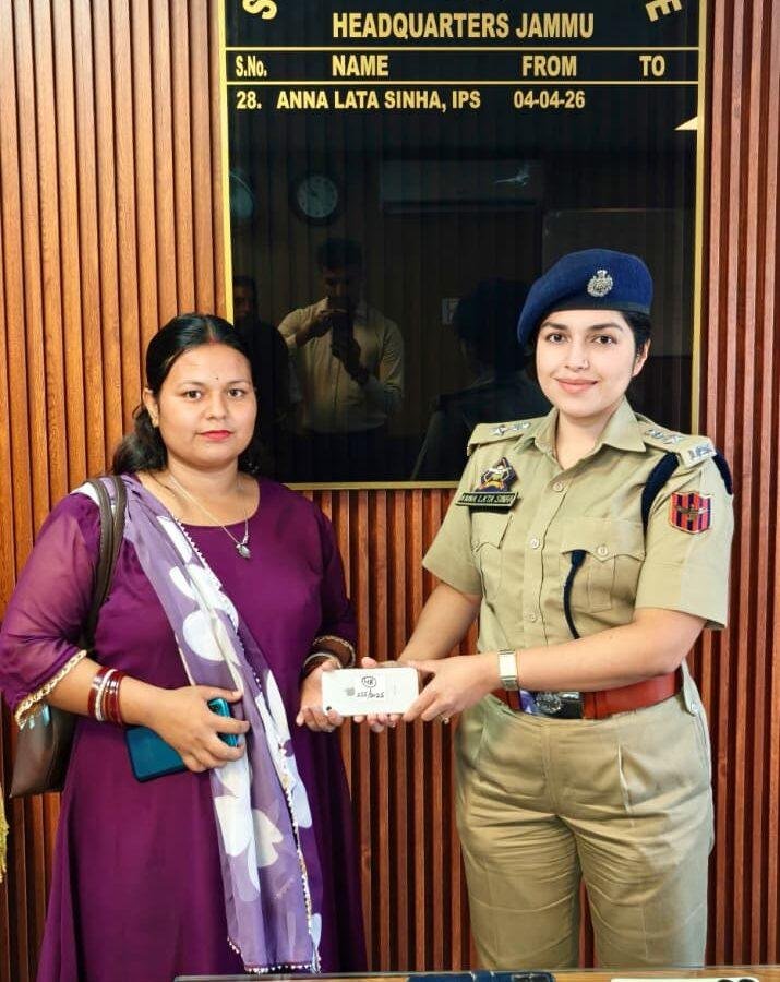 60 lost mobile phones returned to owners by J&K Police